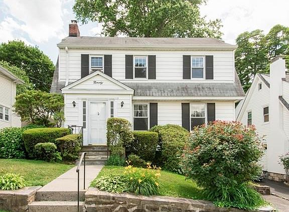 3rd image of 90 Lee Ave