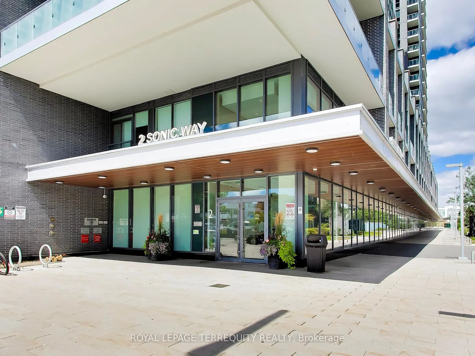 Sonic Condos — Photo 4