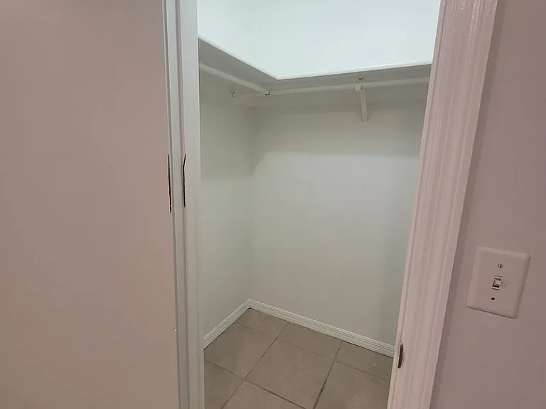 937 Aragon Ave — Photo 20