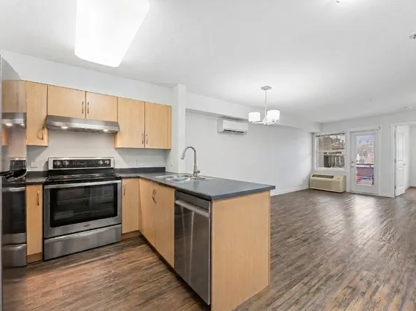 1479 Glenmore Rd N #206, Kelowna, BC V1V 2C5