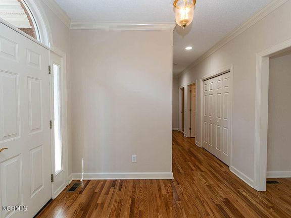 3rd image of 14 Tayport Ct
