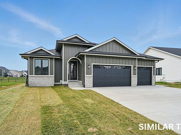 2nd image of 1713 Summit Cir NE