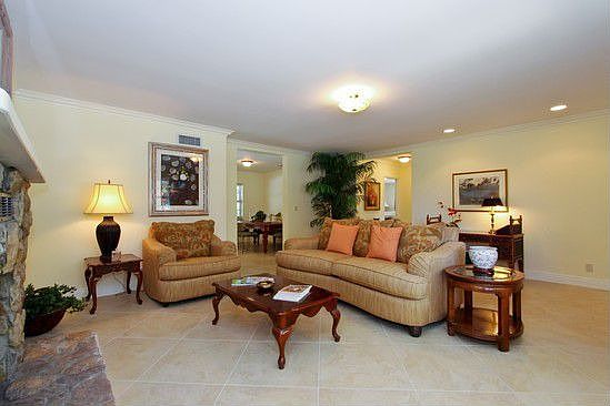 2nd image of 409 SE Atlantic Dr