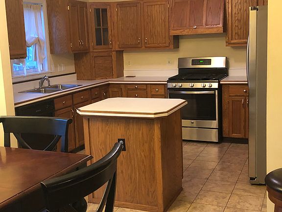 3rd image of 523 Plum Creek Dr