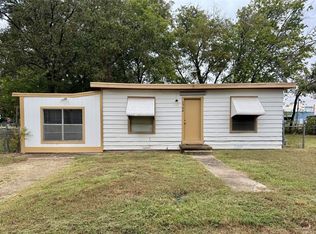 1704 Throckmorton St, Gainesville, TX 76240