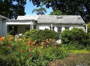 25 Sweet Hollow Rd, Huntington, NY 11743