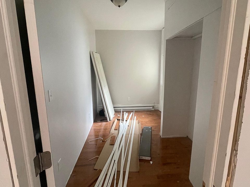 2nd image of 138 2nd Ave #4