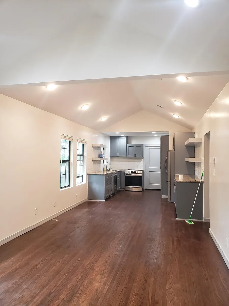 Building Photo - 1135 N Boston Pl
