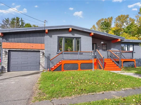 59 Arran St, Campbellton, NB E3N 1L3