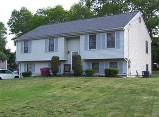 34 Gentry Ln, Taunton, MA 02780