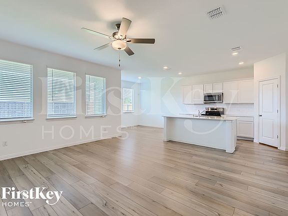5th image of 212 Wyndemere Ln