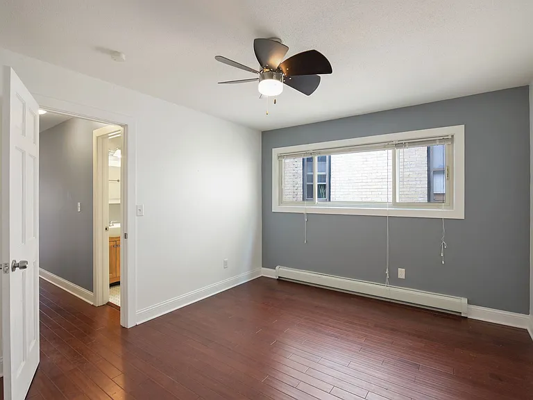 729 E 16th St #5 — Photo 3