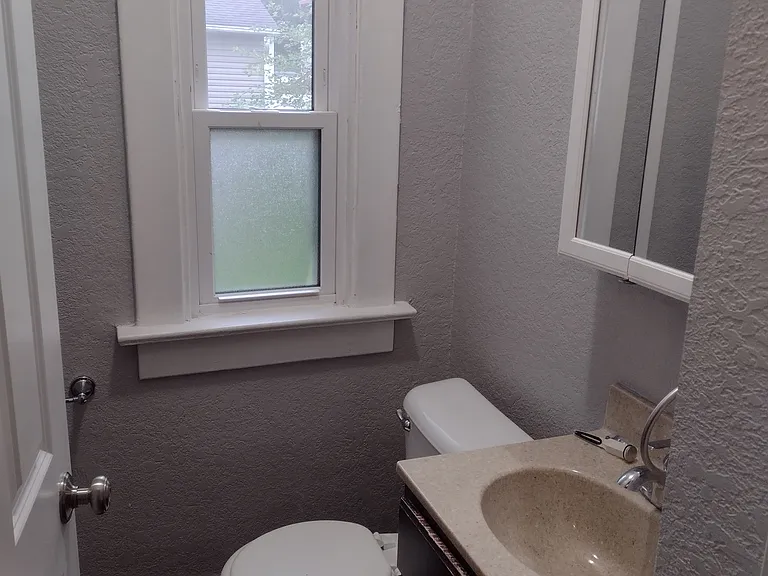 520 S Clark St — Photo 8