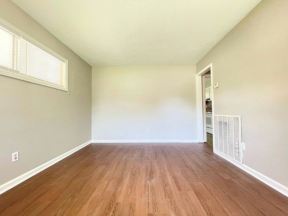 3rd image of 1590 Custer Dr