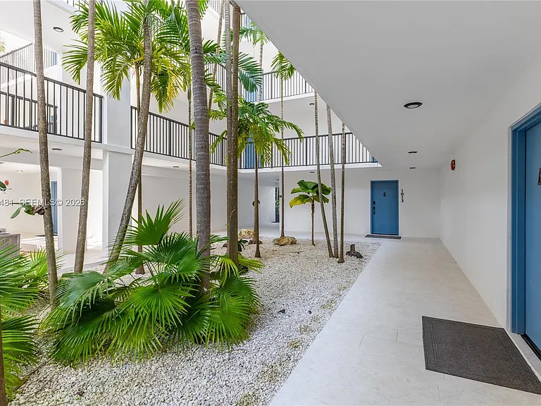 101 Ocean Lane Dr #1012 — Photo 2
