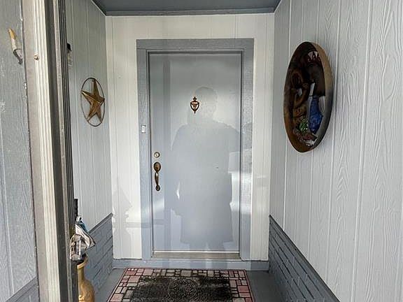 3rd image of 10518 Newbury Ct