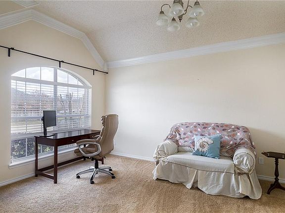 5th image of 2613 Logan Dr