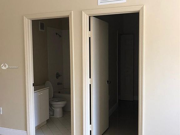 4th image of 1260 SE 28th Ct Unit 202