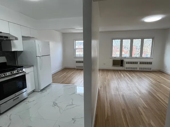 61-23 217th St Floor 3, Oakland Gardens, NY 11364