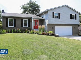 904 Surrey Ln, Algonquin, IL 60102