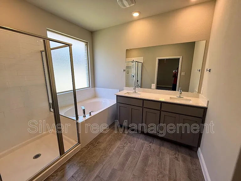 10921 Rockchapel Dr — Photo 12