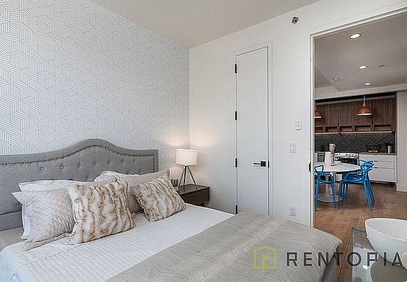 3rd image of 824 Lexington Ave #5B