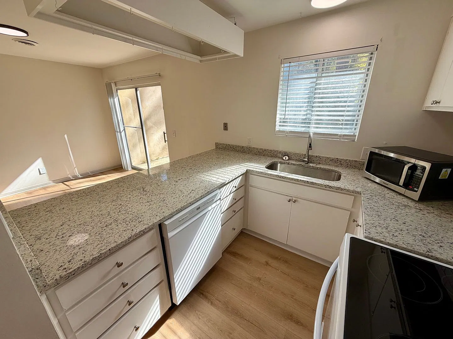 Updated 3 Bed 1.5 Bathroom Townhome — Photo 1