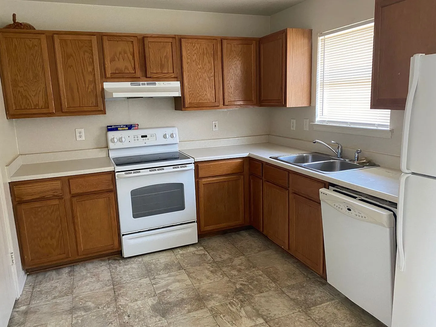 3202 Hereford Ln — Photo 3
