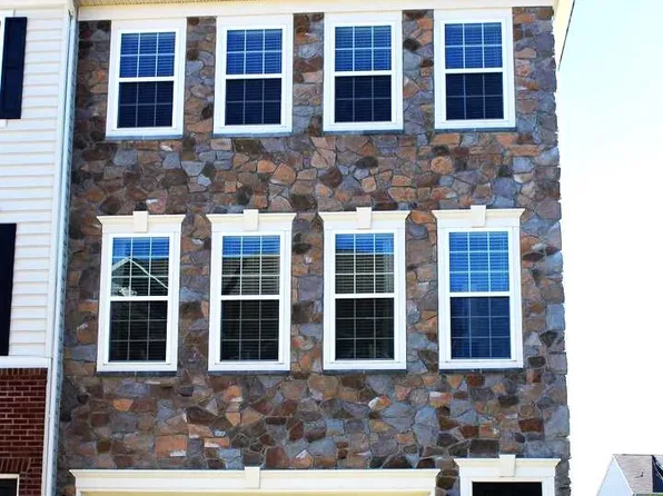 42217 Dean Chapel Sq, Chantilly, VA 20152