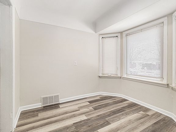 5th image of 9650 Chatham St