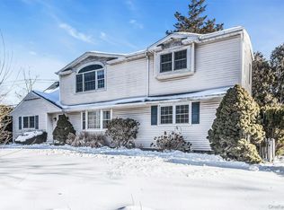 1 Towne Ct, Melville, NY 11747