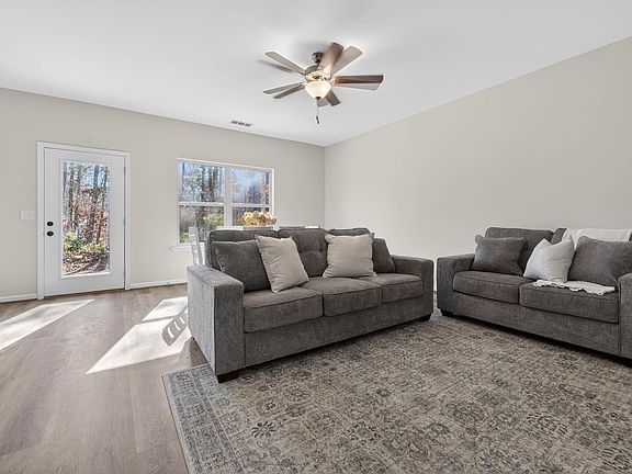 5th image of 742 Twin Ridge Cir