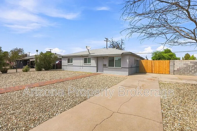4 bed, 2.0 bath, 1177 sqft, $2,195 — Photo 3