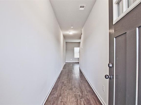 4th image of 1014 McConaughy Ct
