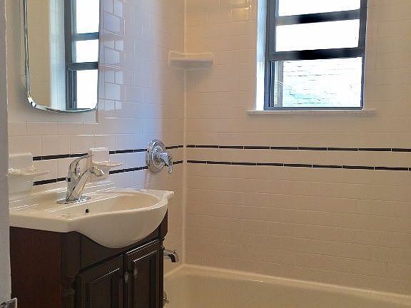 3rd image of 2162 Crescent St APT B2