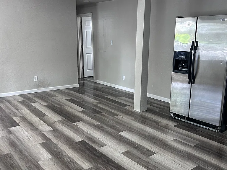 1601 W Main St #4 — Photo 3