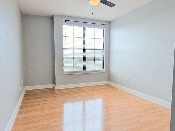 3rd image of 911 N Orange Ave APT 426
