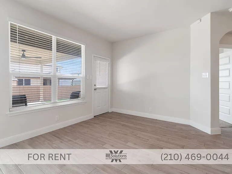 568 Lilac Shls — Photo 2