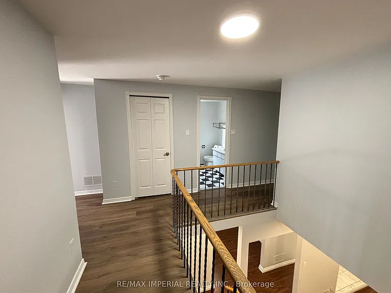 98 McMorran Cres — Photo 13