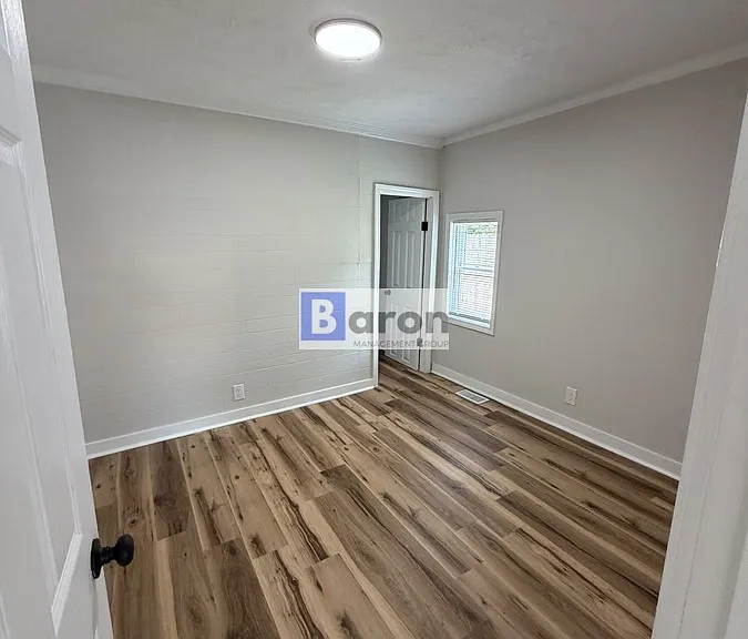 914 W Marion St — Photo 3