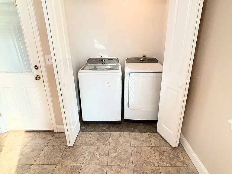 126 Raymond Dr — Photo 3