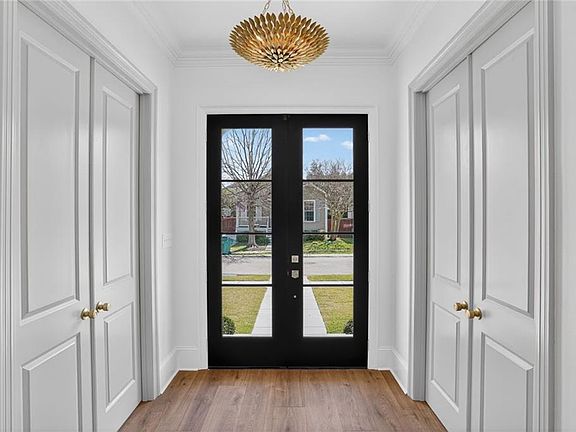 4th image of 219 E Maple Ridge Dr