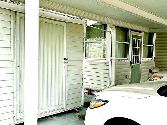 3rd image of 3955 White Pine Dr