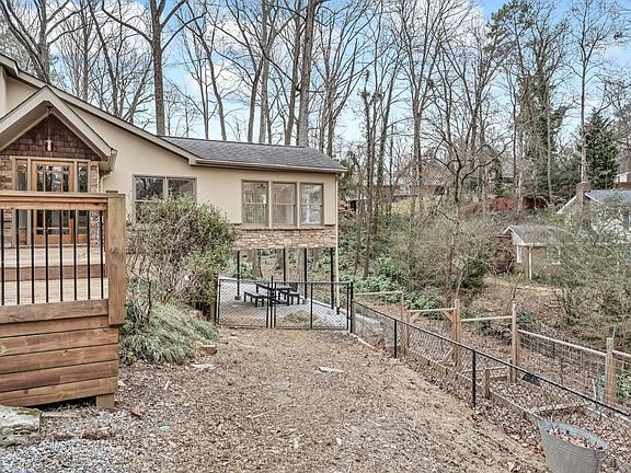 3rd image of 75 Lakeshore Dr