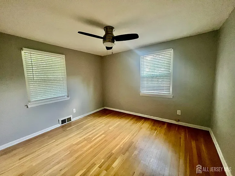34 Kate Ln — Photo 11
