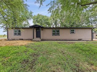 39135 Plum Creek Rd, Osawatomie, KS 66064