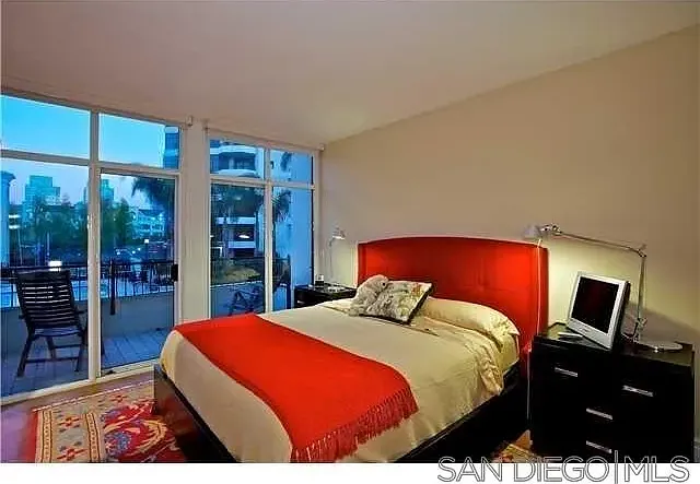 744 W Harbor Dr — Photo 11