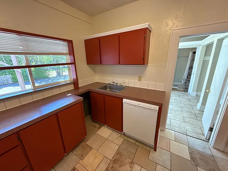 291 Clay St W #3 — Photo 9
