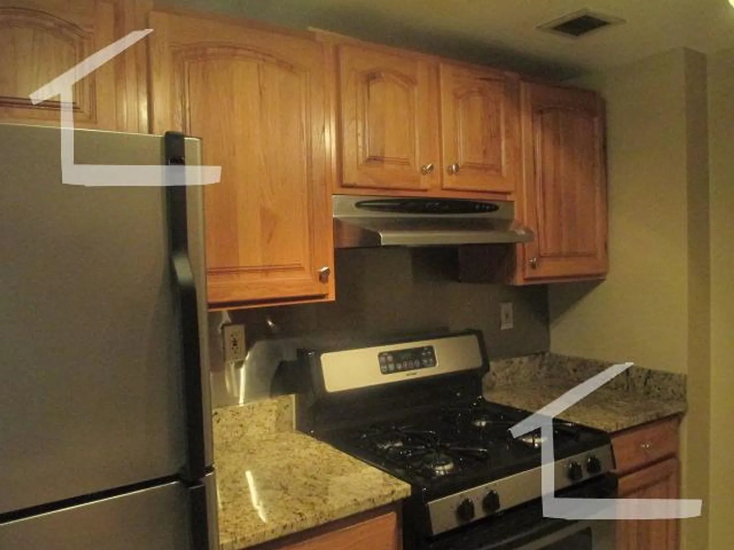 Spacious Top-Floor 2-Bedroom with Heat Included & Garage Parking! — Photo 4