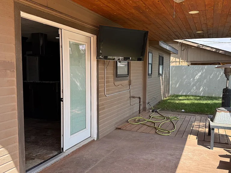 1840 E 49th St — Photo 24